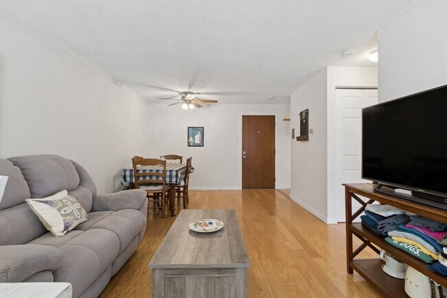 Building Photo - 8 Kenmar Dr