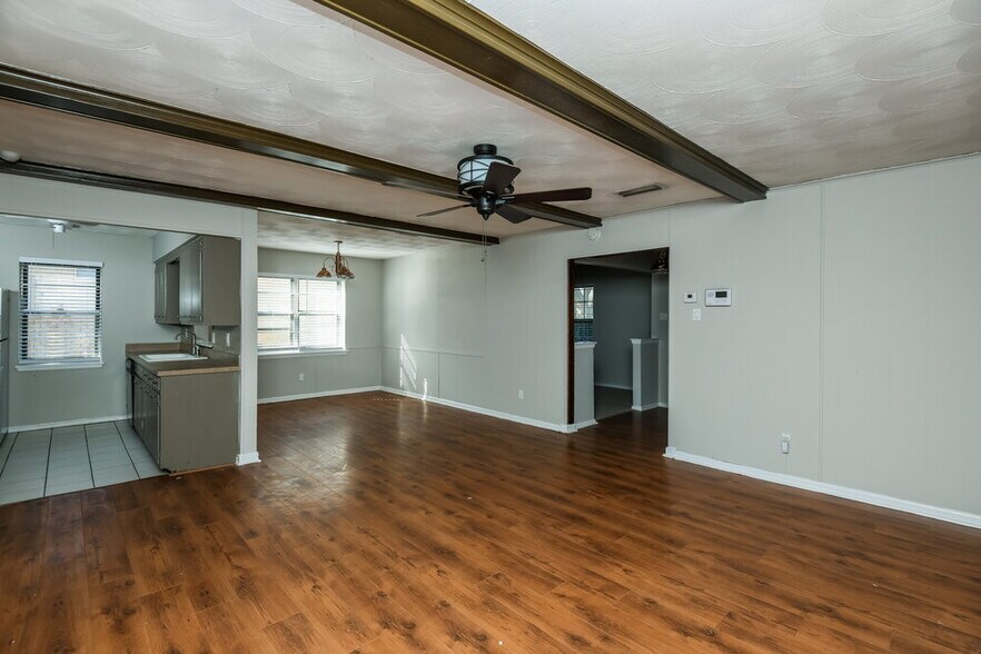 Building Photo - 2532 Belhaven Dr