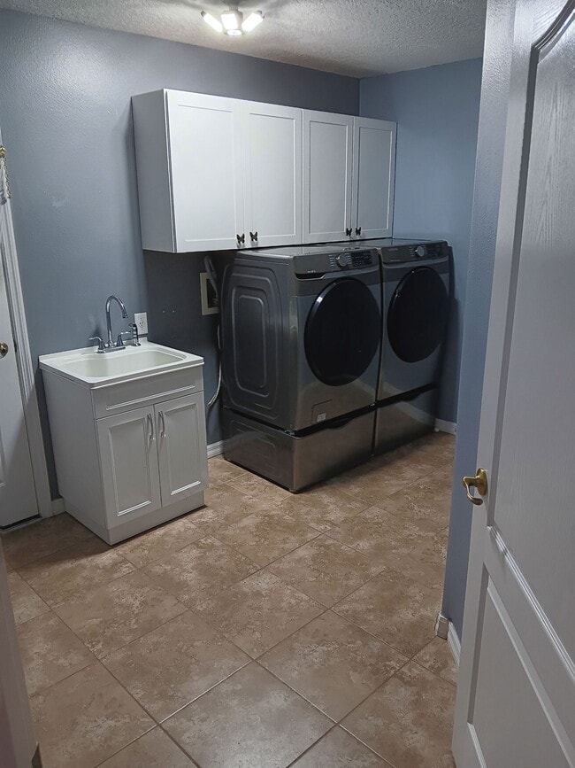 Building Photo - 1305 Shadow Path Dr