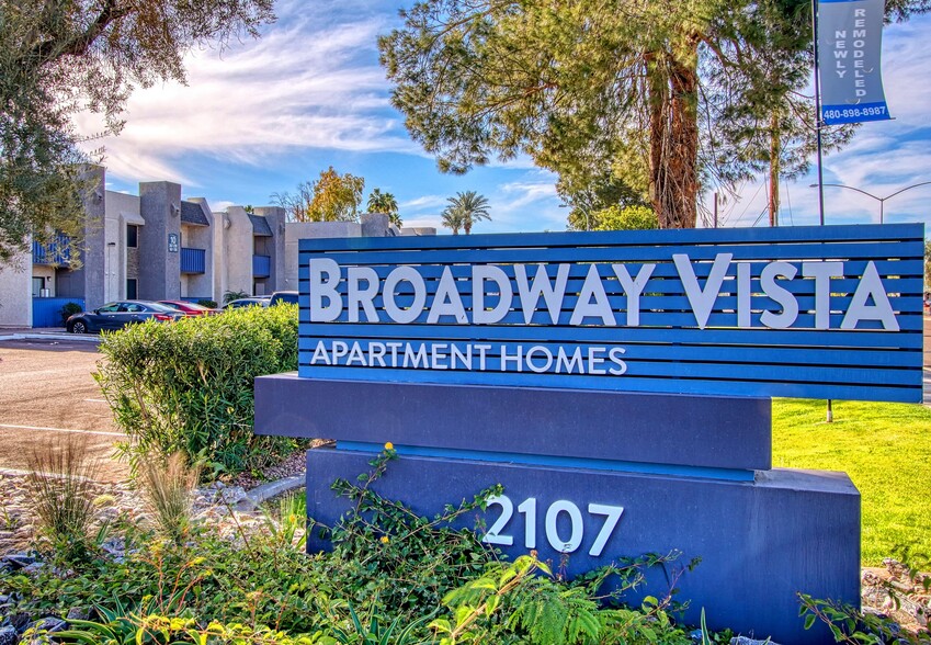 Primary Photo - Broadway Vista