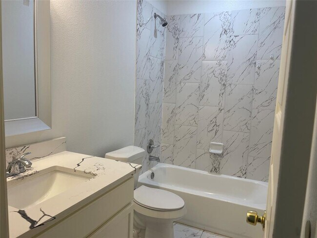 Building Photo - 884 Rd 3550