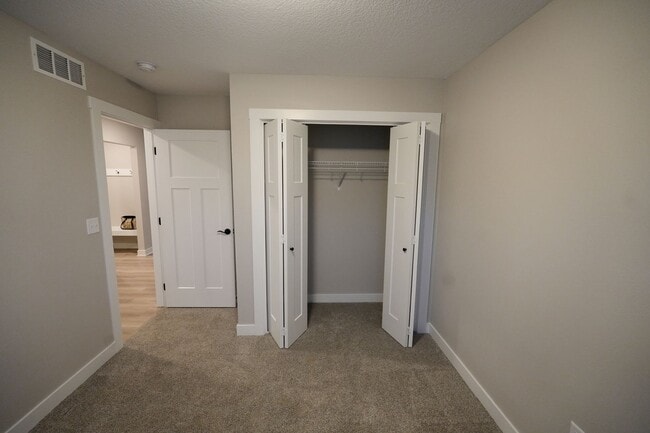 Building Photo - Beautiful 3 Bed Ranch Home w/ fully finish...