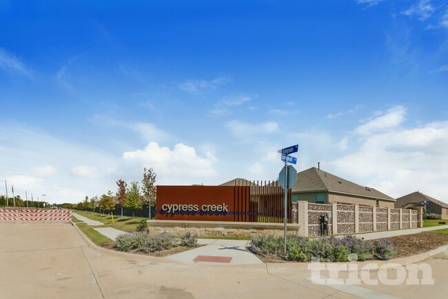 Building Photo - 811 Ponderosa Ln