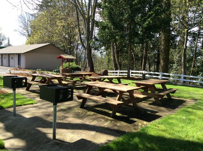 Resident BBQ Area - Willamette Lutheran Retirement Community