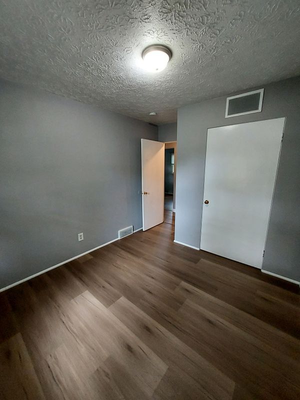 Building Photo - 267 Sunset Dr