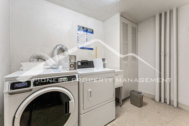Building Photo - Stylish Studio with Large Patio and AC!