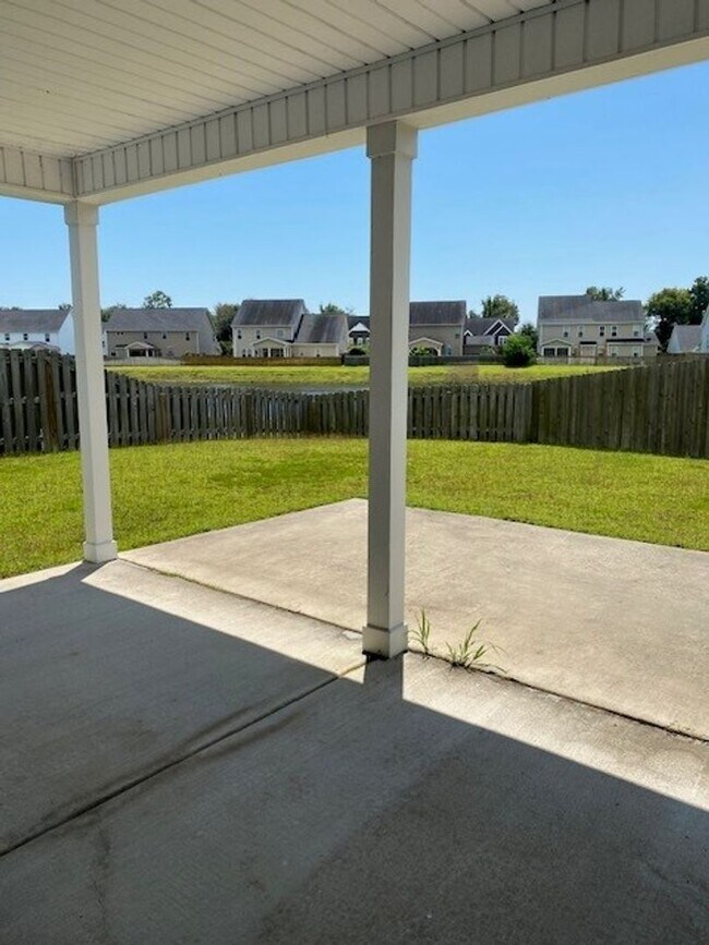 Building Photo - 1541 Eastbourne Dr