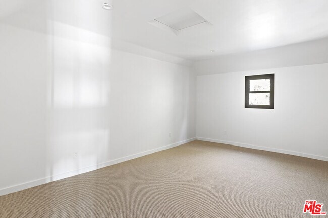 Building Photo - 2244 Talmadge St