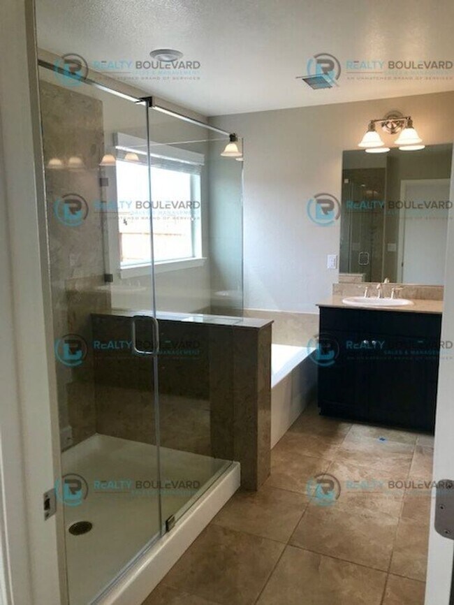 Building Photo - Welcome to your dream home in Spanish Springs, nestled off the serene Calle de la Plata. 2 Year l...