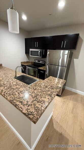 Building Photo - 75 S Main St