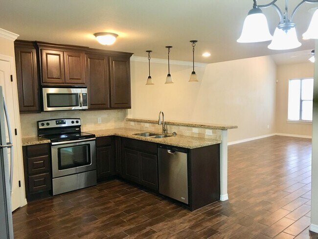 Building Photo - 817 Dominik Dr