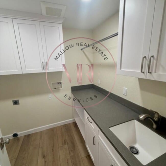 Building Photo - 1231 1/2 Eunice Dr