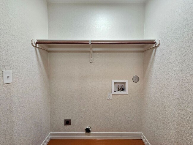 Building Photo - 803 Leifester Cir