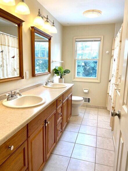 Building Photo - 8 Buchanan Rd