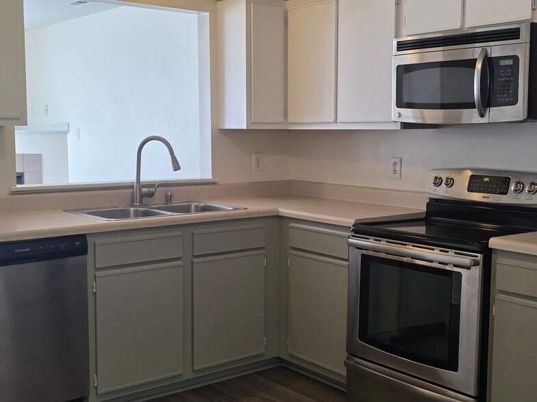 Building Photo - 106 Spring Meadow Cir