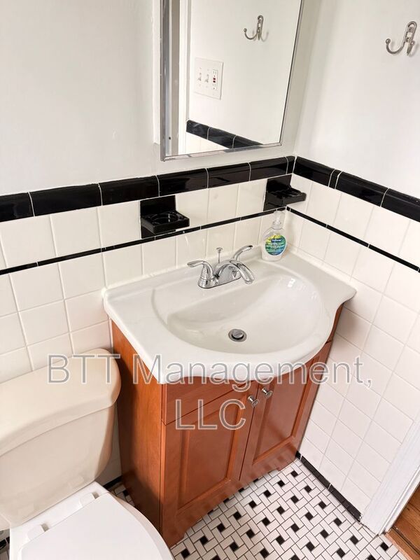 Building Photo - 8401 Greenwood Ave