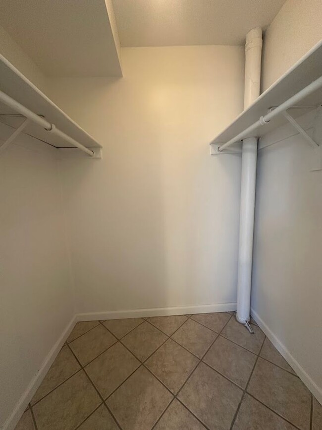 Building Photo - Highlander (AIEA) condominium 1 bed, 1 bat...