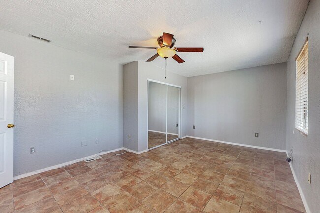 Building Photo - North Valley 4 Bedroom 2 Bath *Move-in Special* $1000 off 1st month rent if you sign by 11/30/25