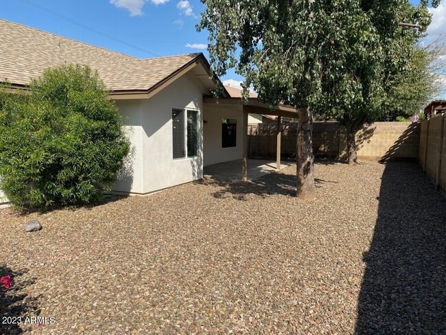 Building Photo - 1027 E Hearne Way