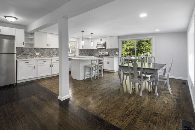 Building Photo - 884 Highland Ave