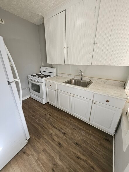 Building Photo - 287 Lake Ave