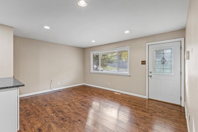 Building Photo - 1040 Bluefield Dr