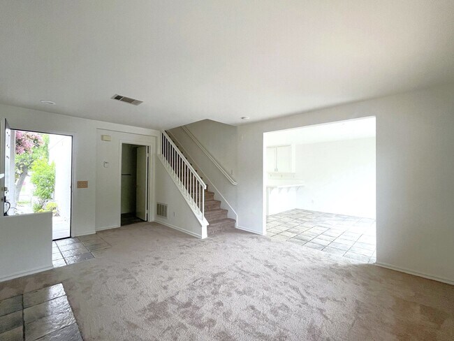 Building Photo - Spacious Home in Ivey Pointe!
