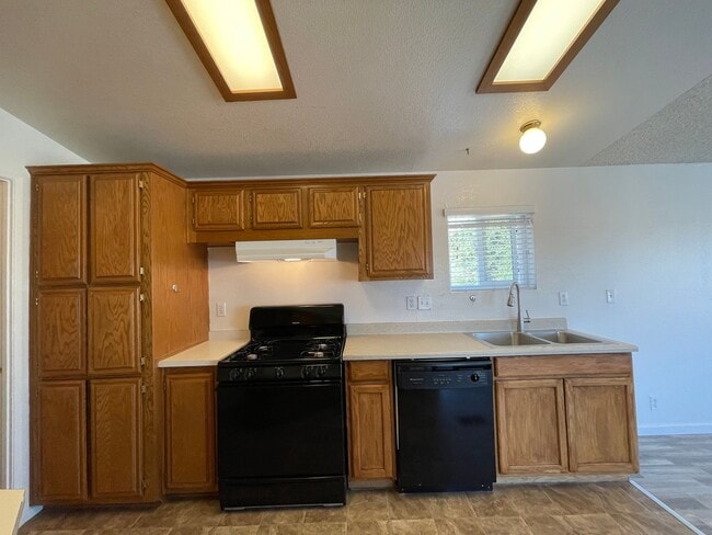 Building Photo - Country Living Meets Livestock-Friendly Co...