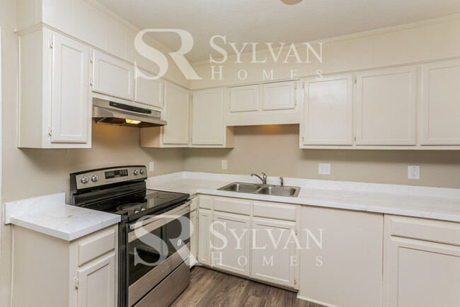 Building Photo - Stunning 3BR, 2BA home