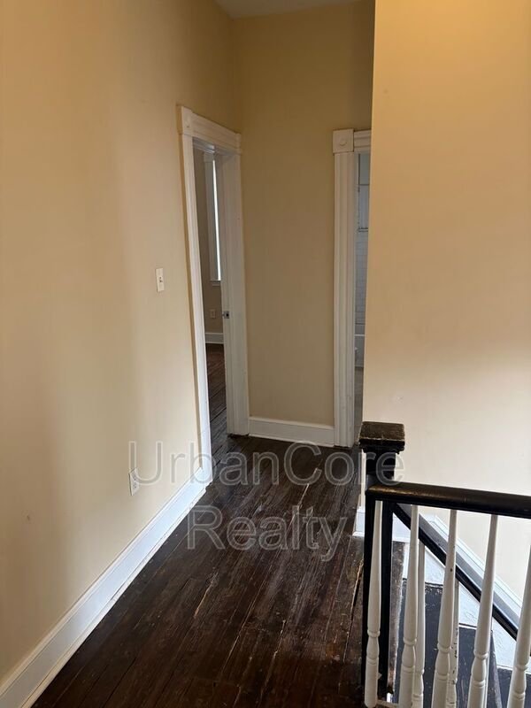 Building Photo - 2410 Cedar St