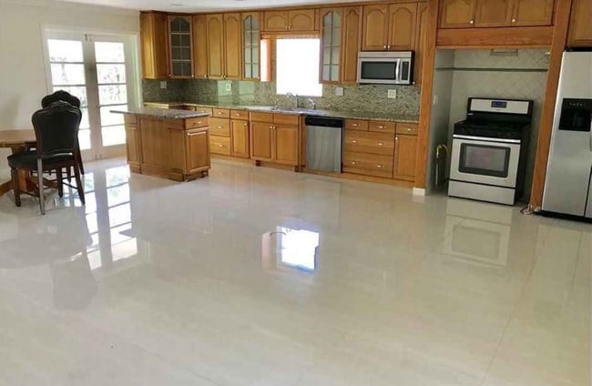 Building Photo - 11 NE 17th Ave