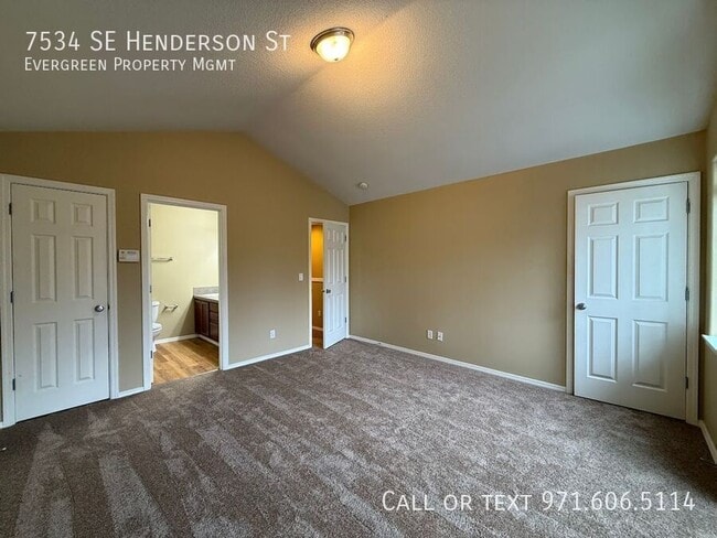 Building Photo - 7534 SE Henderson St