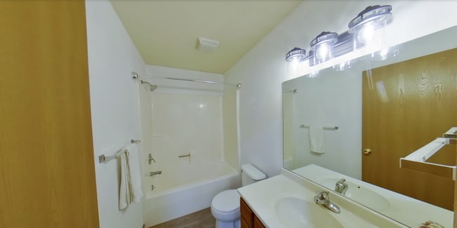 Building Photo - 3D Tour Available - Washer & Dryer In Unit...