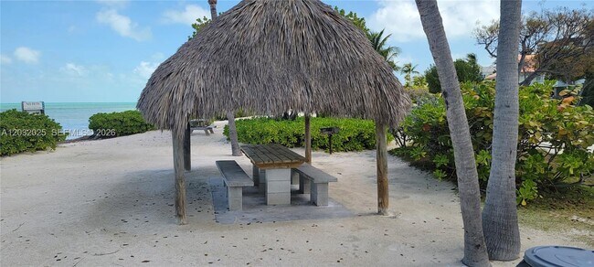 Building Photo - 51 W Plaza Del Lago