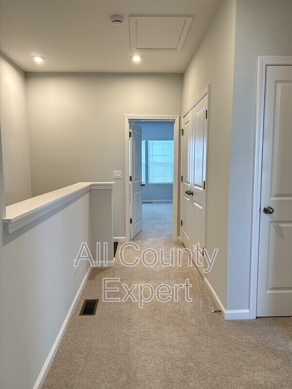 Building Photo - 2817 Beacon Bend Xing