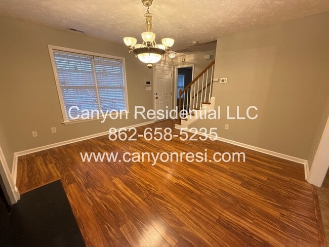 Building Photo - Beautiful home with 3 bedrooms!