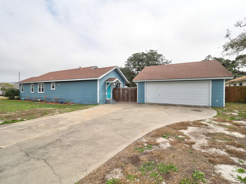 2 Car Garage - 341 W Greenwood Ave