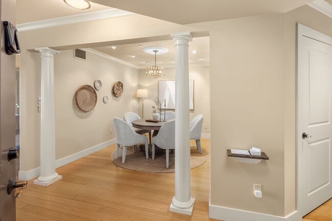Building Photo - Luxury Penthouse with 600+ Sqft Terrace & ...