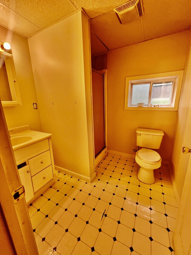 Building Photo - 1063 Charles Ave