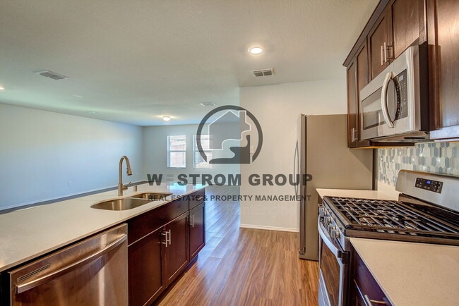 Building Photo - 404 Falling Star Dr