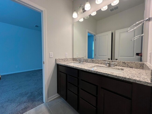 Building Photo - 4008 Flatiron Dr