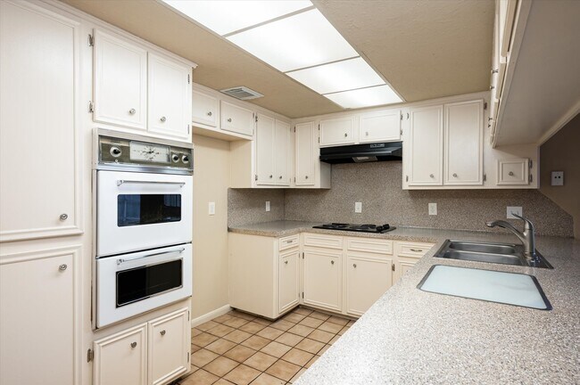 Building Photo - 9306 Sanford Rd