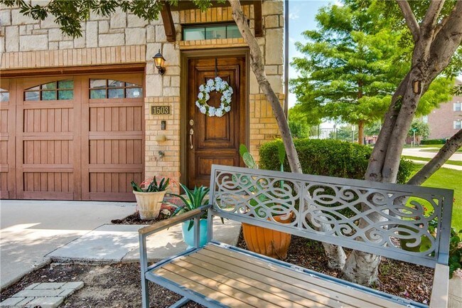 Building Photo - 1503 Biltmore Ln