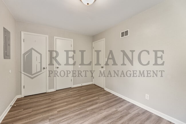 Building Photo - 1231 N Harding Ave