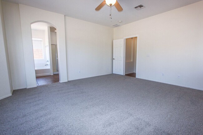 Building Photo - 3 bed 2 bath Pronghorn Ranch Home