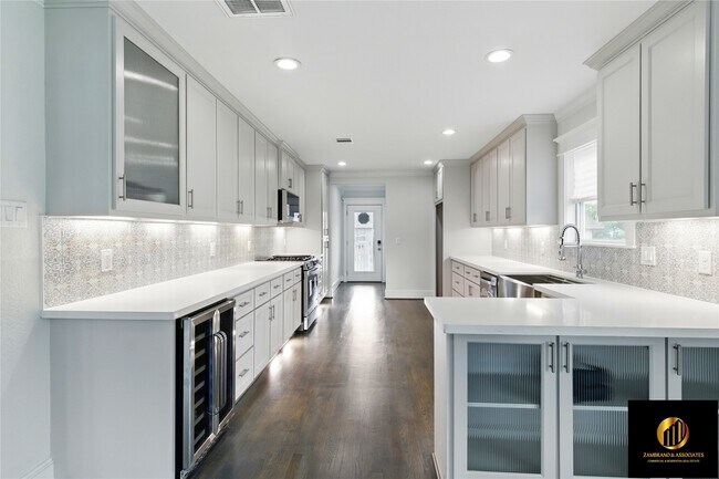 Building Photo - 522 Caplin St