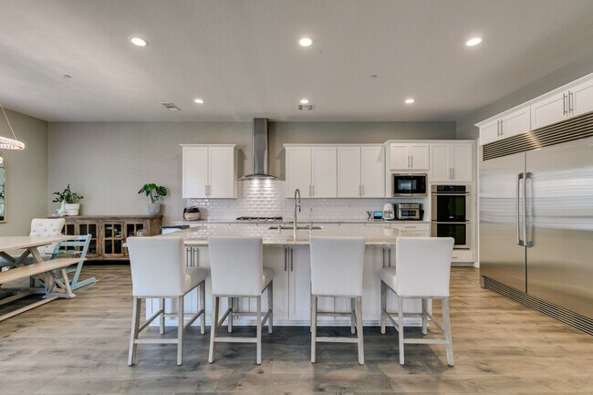 Building Photo - Luxury Rental with Mountain Views in Gated Henderson Community