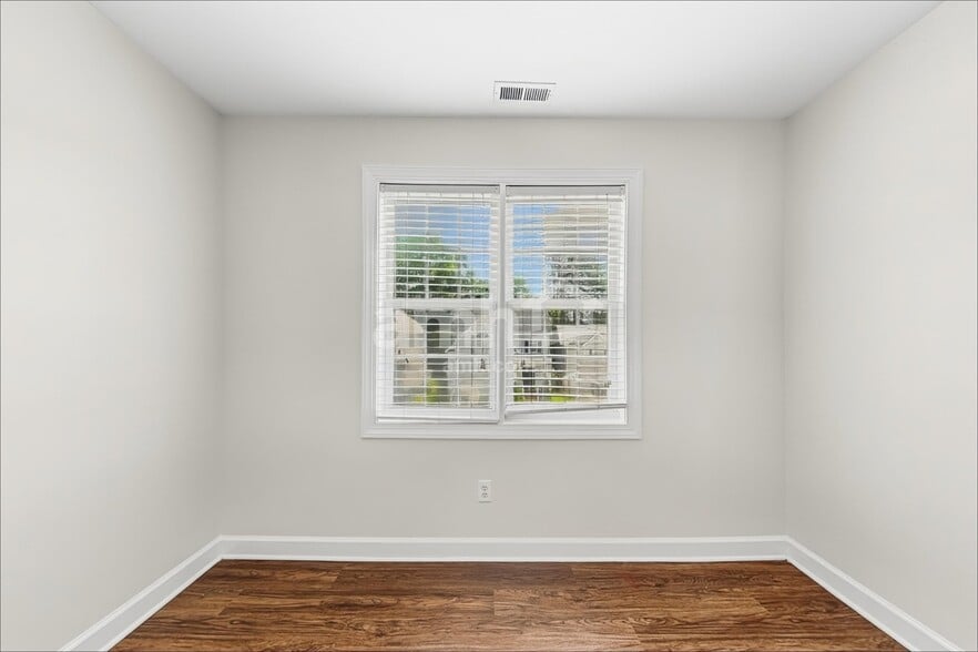 Building Photo - 2713 Denbel Cir