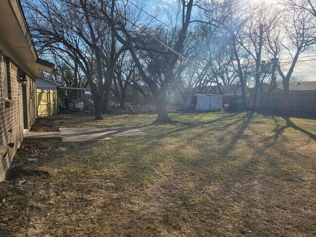 Building Photo - 6708 Robindale Rd