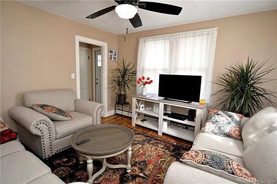 Building Photo - 83 Kneen St